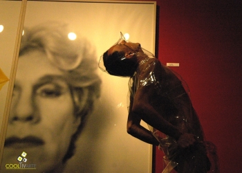 El traje nuevo del Emperador por Ernesto Risso - Centro de Exposiciones Subte - Octubre 2010 Obra seleccionada en el 54º PREMIO NACIONAL DE ARTES VISUALES – CARMELO ARDEN QUIN Montevideo - Uruguay © Federico Meneses