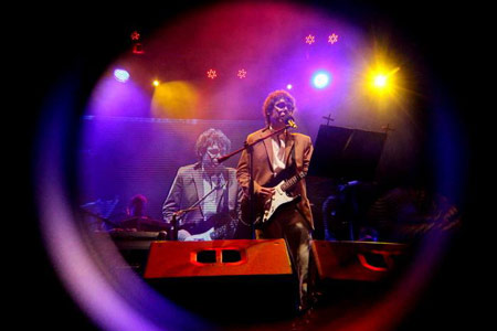 Foto: https://www.facebook.com/photo.php?fbid=651197601569869&set=a.651197524903210.1073741830.617861731570123&type=1&theater