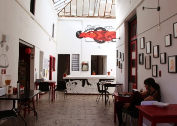 Imagen portada: Hostal Contraluz Art – Foto: Ana Oliva