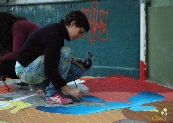 Pintando las veredas de tu ciudad - Domingo 29 de junio de 2014 Yaguarón esq. La Paz. Tercera jornada de este movimiento artístico callejero uruguayo, que interviene las veredas mediante una jornada integradora, abierta a la participación de todos. © Federico Meneses