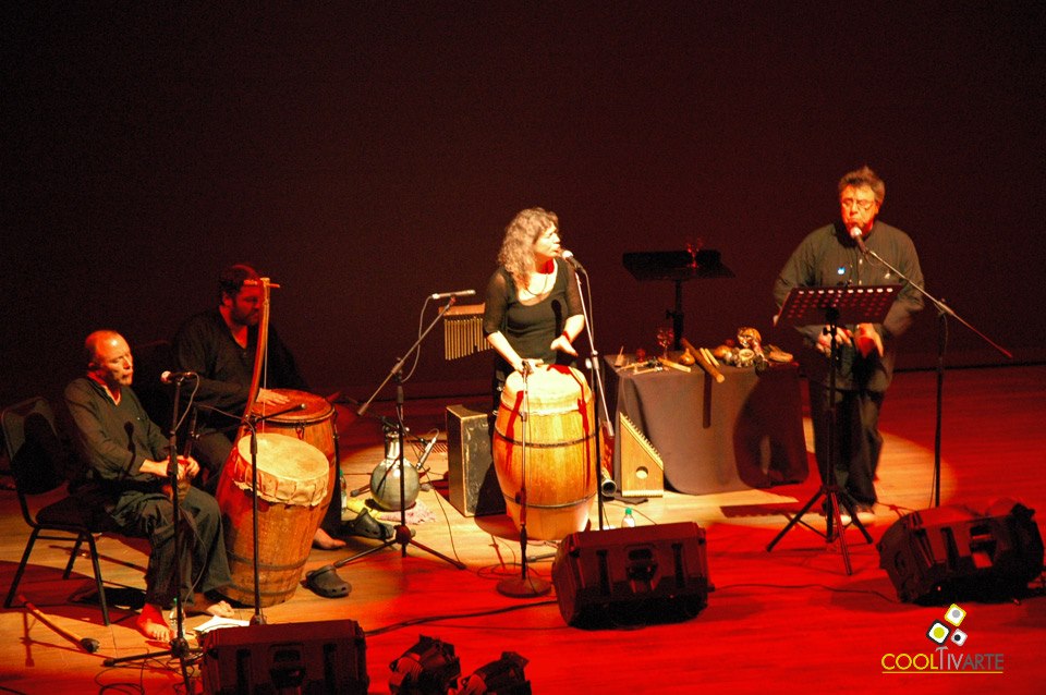 imagen - Ciclo ”Esto pasa por la voz” Sabrina Lastman y Luis Bravo junto a Berta Pereira - Octubre 2009 - © Federico Meneses