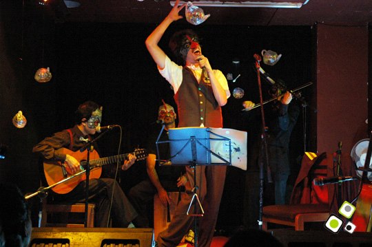 imagen - BAREA MATTOS & POR HORA POR DIA POR MES presentan | GREY TRES HITS ( la verdad de la milanesa ) - Abril 2010 Fotos © Federico Meneses