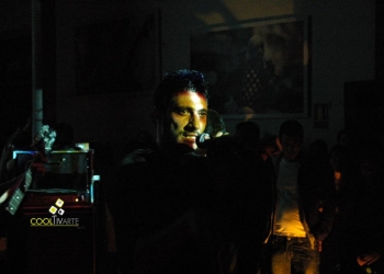 imagen - Assimo en vivo presentando "La Hoguera" - La Diaria - Noviembre 2010 © Federico Meneses