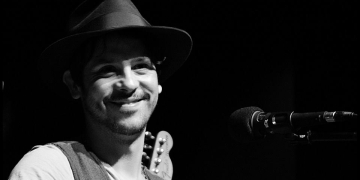 imagen - Lisandro Aristimuño / Set solo + cuerdas / Teatro El Galpon / 10 de Octubre 2014 Fotografias: Michelle Altier