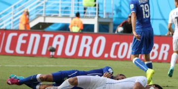 Imagen - Luis Suárez - Chiellini - Foto Pájaro Singer
