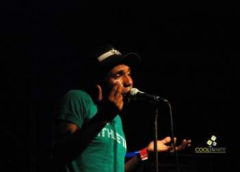 imagen - Abuela coca en escenario Kibón - Enero 2011 © Federico Meneses