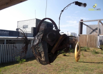 imagen - Diario de Ruta de (ayer) 21 de febrero de 2015 Por José Ignacio (Maldonado): obras del escultor Pedro Abdala expuestas casi a cielo abierto. Foto © Gustavo Gómez Rial