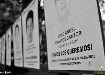 imagen - Acción Global por Ayotzinapa foto Andrés Cuenca