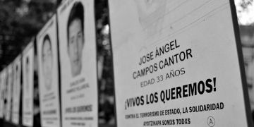 imagen - Acción Global por Ayotzinapa foto Andrés Cuenca
