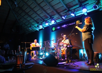 imagen - Lea Bensasson, Edú Pitufo Lombardo y Pablo "Gancho" Leites en Medio & Medio. Maldonado, Uruguay