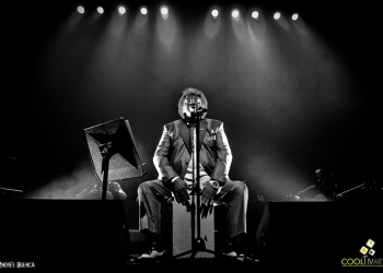 imagen - Rubén Rada, presentando su disco "Tango, milonga y candombe" anoche en el teatro El Galpón. Hoy presenta su última función. Foto: © Andrés Cuenca