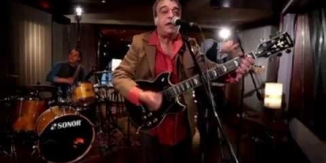 Letra y Musica: Virginia Märkl & Jorge Galemire. "Galemire Trío" es el proyecto "Power Trío" del excepcional compositor, cantante, guitarrista y productor Jorge Galemire. Lo acompañan el baterista Diego Munúa y el compositor, productor y multi-instrumentista Rodrigo Vicente en bajo.