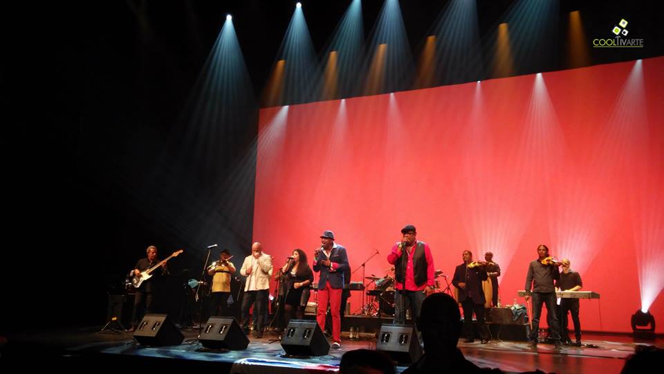 Que Viva Cuba ! Que vivan Los Van Van ! Auditorio Nacional del Sodre 5 de Mayo 2015 Foto del celular © Alejandro Hoffmann