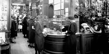 imagen - London-París: S.i. Tienda London Paris. Año 1922. (Archivo de la Imagen del Sodre)