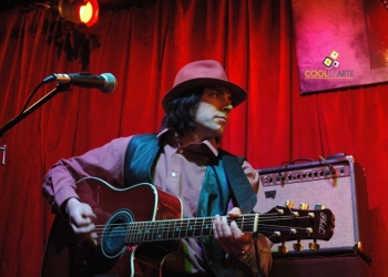 Cooltivarte - Alejandro Ferradas con La Tabaré - Espacio Guambia - Agosto 2010 © Federico Meneses