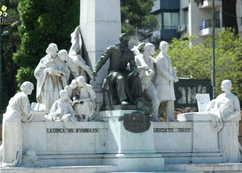 Monumento a José Pedro Varela está ubicado en Montevideo, Uruguay - Foto Federio Meneses