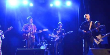 julen y la gente sola / la foca – la chica del mantenimiento