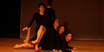 TACONES-ALTOS-Y-MUJER-GUERRA-foto-Hartmut-Wöhrle