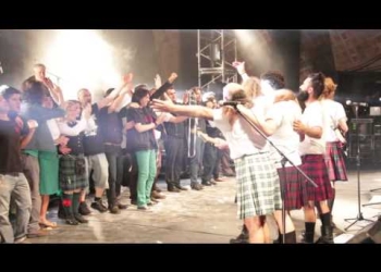 La Tabaré 30 años “Contracrisis” Saludo final con los invitados