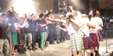 La Tabaré 30 años “Contracrisis” Saludo final con los invitados