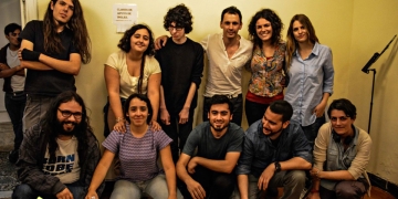antología "En el camino de los perros" en café Momentos - Foto © Paola Scagliotti
