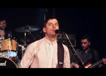 Les Enfants “Miles De Nudos”