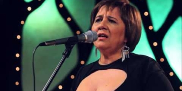 Divididos – Laura Canoura