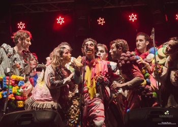 De tablado con murga Cayó la Cabra Fotografía: © Virginia Prado - Fotografía - © En fotogramas