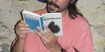 Sebastián Rivero en Ronda de poetas 10 años en Colonia del Sacramento