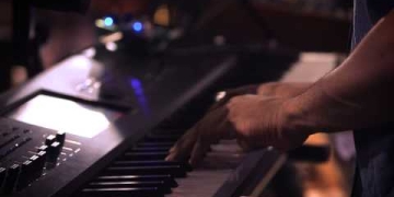 Snarky Puppy – Lingus (We Like It Here)