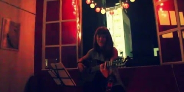 Paula de Alba interpretando glu glu de 4 pesos de propina en Contraluz!