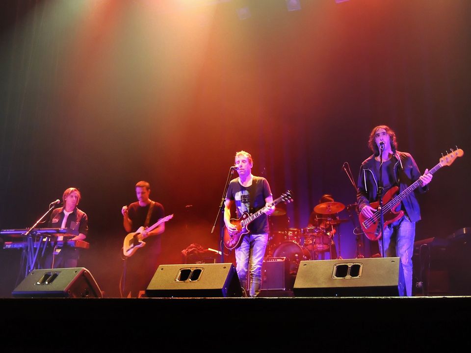 Música por la esperanza · Todos por Dolores · Sala Zitarrosa - Rossana Taddei · Chirola Martino · El Santo Remedio · Gabriel Estrada Quinteto. Fotografía: Karen Bernardi
