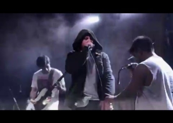 Flow on the rocks – Versos Anónimos