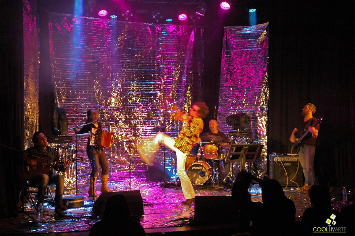 Vino oVni_ Martin Martín Barea Mattos​ & X HORA X DIA X MES en VIVO - 3 de setiembre 2016 - sala camacuá - Foto © Federico Meneses