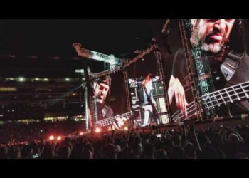 Rob Trujillo plays a tribute to Chris Cornell playing the Black Hole Sun chorus before also playing tribute to Cliff Burton. RIP Chris and Cliff