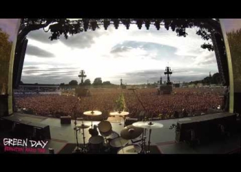 Green Day Crowd Singing Bohemian Rhapsody