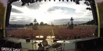 Green Day Crowd Singing Bohemian Rhapsody
