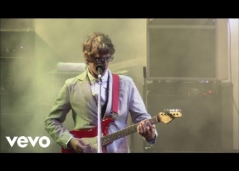 Luis Alberto Spinetta performing Post Crucifixión