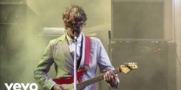 Luis Alberto Spinetta performing Post Crucifixión