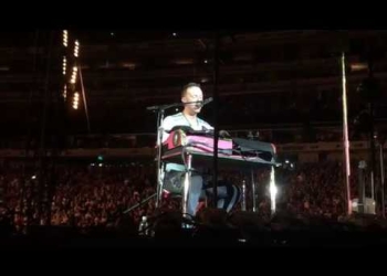 Chris Martin covering Linkin Park’s