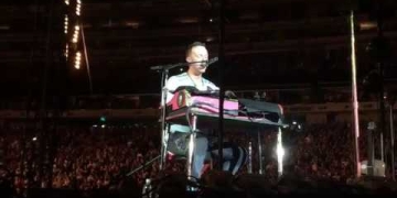 Chris Martin covering Linkin Park’s
