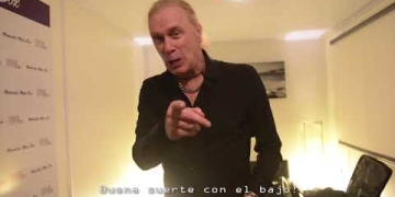 Subasta de bajo Yamaha firmado por Billy Sheehan