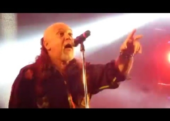 Canciones chuecas es el quinto álbum (Lado B - El Chueco Maciel) solista del cantautor uruguayo Daniel Viglietti. Fue editado en 1971 por el sello Orfeo. La Tabaré - Aquel Abrazo