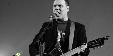 Toto Yulelé como telonero del gran Tabaré Cardozo y su banda se presentaron en La Sociedad Italiana de Las Piedras el pasado 10 de Noviembre. Foto © Aida Travella​ www.cooltivarte.com --