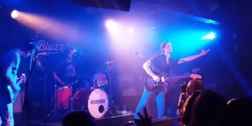 Boomerang arma tremenda fiesta en Bluzz Live.