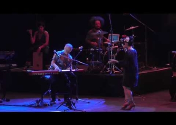 Julieta Venegas Algo sucede Tour