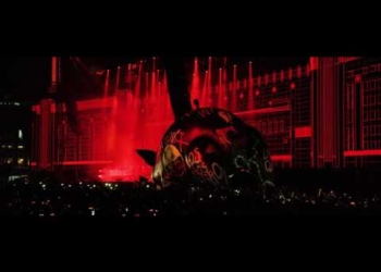 Roger Waters – “Pigs (Three Different Ones)”