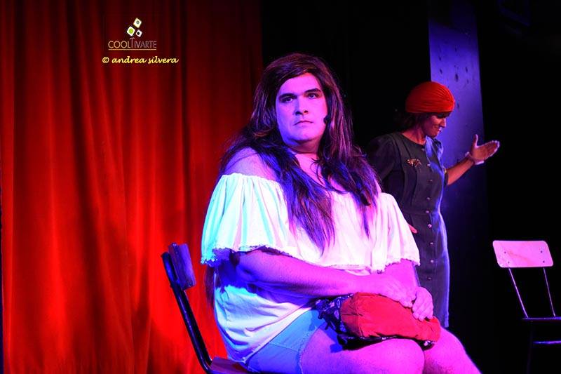 UNA DE DOS, a cargo de los actores Agösto Latino y Luciana Acuña. Todos los jueves a las 21 hs. en el teatro Undermovie. Foto © Andrea Silvera De Giordano UNA DE DOS, a cargo de los actores Agösto Latino y Luciana Acuña. Todos los jueves a las 21 hs. en el teatro Undermovie. Foto © Andrea Silvera De Giordano