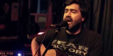 Socio – Hombre Bomba en vivo en Bluzz Bar