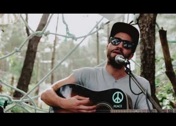 "Amor en Mi Mayor" - es el quinto videoclip realizado por estudio Anacleto y Janchuk en la Pitanga Cultural (Rincón del Pinar), integrado en una sesión de videos en vivo del colectivo. Forma parte del disco "Crea Tu Realidad" de la banda Emisión